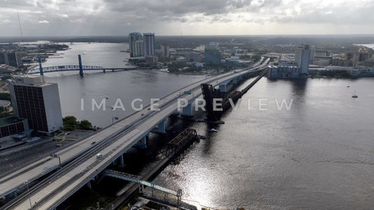 4k Still Frame - Jacksonville, FL traffic crossing St Johns river downtown with boats passing underneath