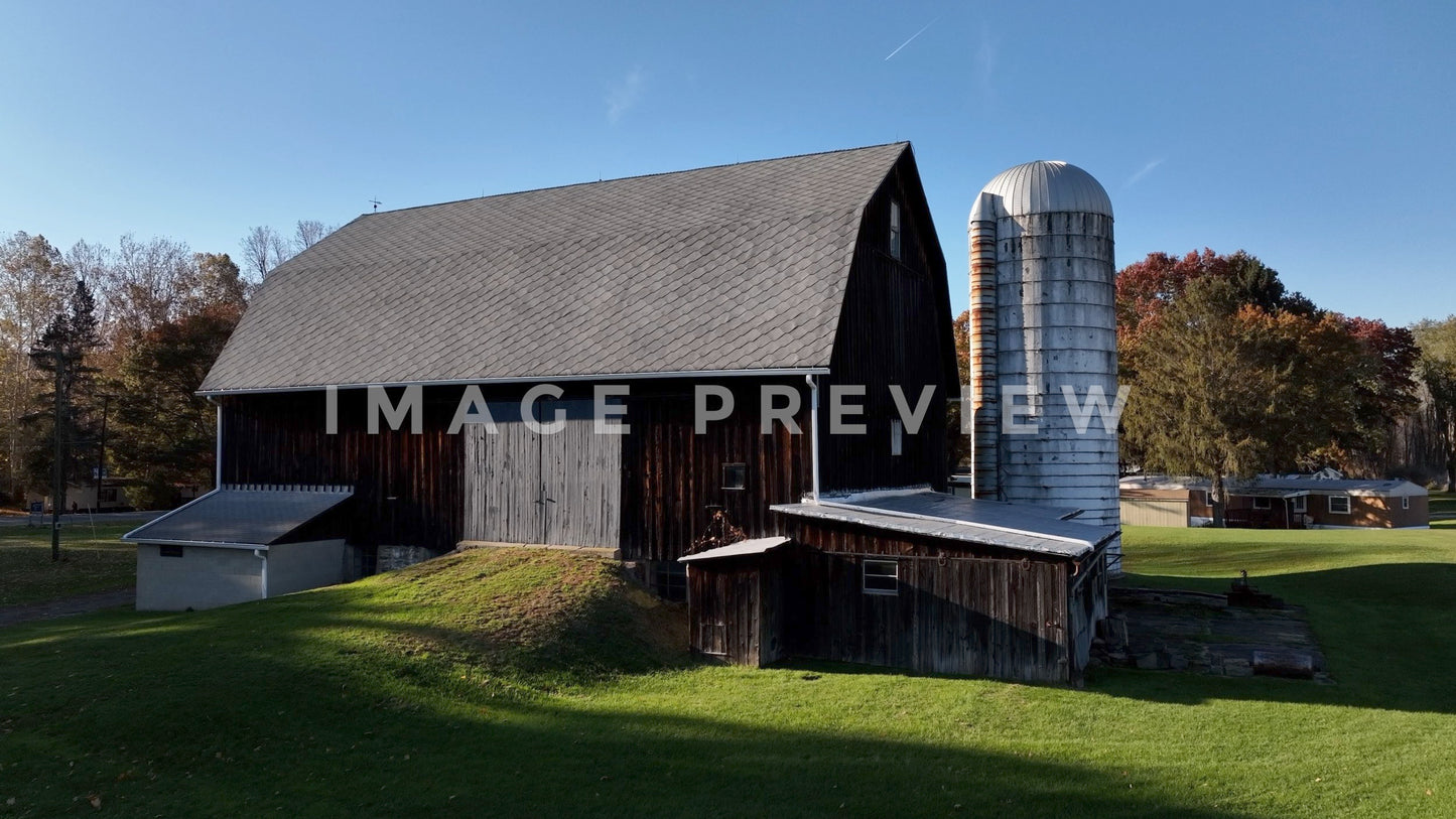 stock photo red barn in Mansfield PA