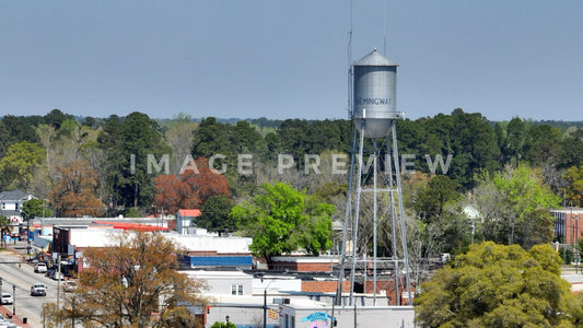 4k Still Frame - Hemingway, SC old watertower above downtown buildings