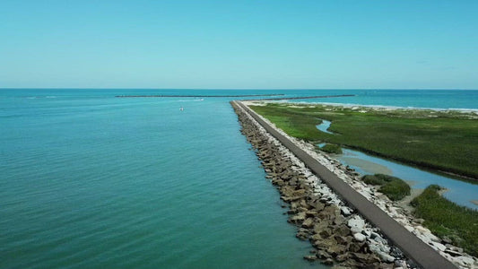 Video - Murrells Inlet jetties as boats come and go along the coast in South Carolina