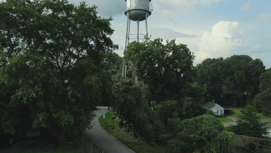 Video - Toccoa, Georgia - Rising up to see old water tower up close up in small town USA