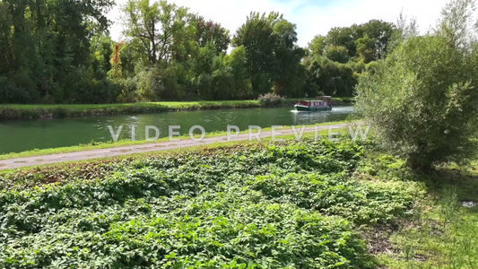 Video - Old style boat on vacation cruise up Erie Canal