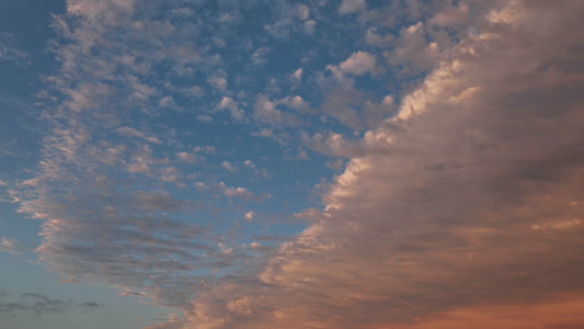 Video - Timelapse - Sunset light on storm front