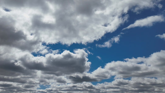 Video - Timelapse - Cloudy skies overhead as weather develops