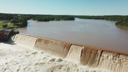 Video - Chattahoochee river overflows dam after extreme weather causes flooding in Georgia