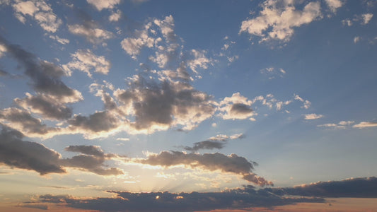 Video - Timelapse - Beautiful sun light from behind clouds at sunset